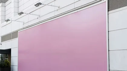 Banner­heis gjør det enkelt å få store bannere på plass