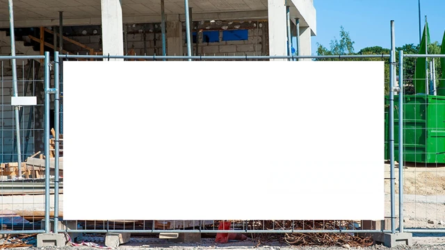 Byggegjerde bannere kan gi forbipasserende god informasjon om hva som skal bli på innsiden av gjerdene